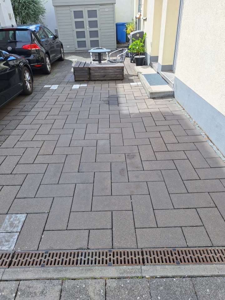 Gereinigte Pflasterfläche nach der Reinigung